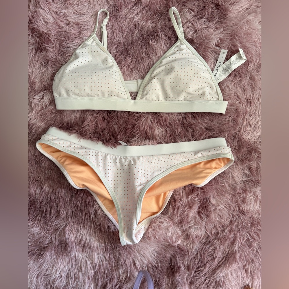 Fabletics swimsuit top large bottom medium